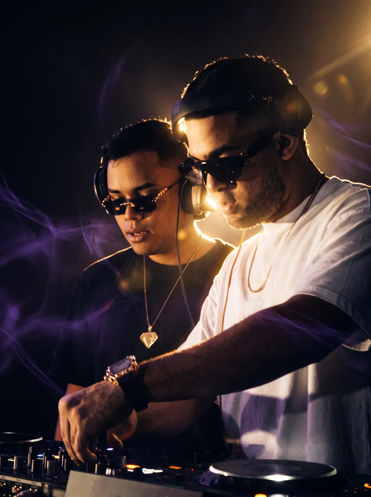 Press photo: En cabina — B2B
